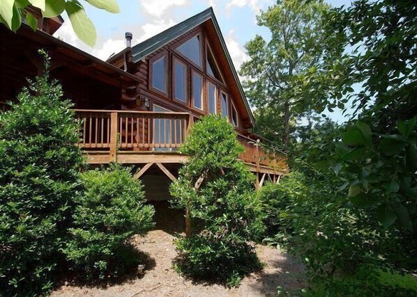 cabin outside picture_1