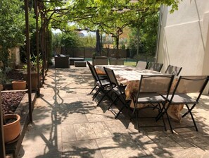 Outdoor dining