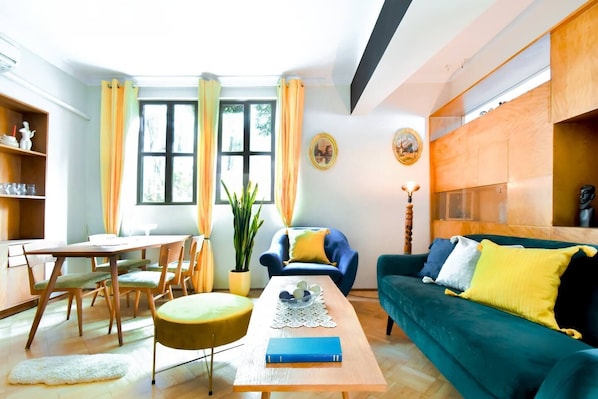 “Where vintage soul meets modern flair. Relax in the colorful heart of your Sofia stay.”
➡️ Book now and feel the creative vibe!