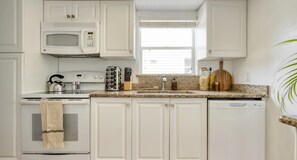 Pearl Side - Kitchen