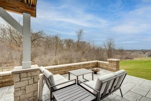 Private Patio | Wood-Burning Fire Pit