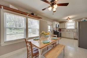 Dining Area | Free WiFi | Single-Story Property