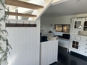Country style kitchen. Simplicity with all the basics.