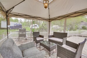 Enclosed Patio | Gas Grill | Fire Pit