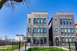 Exterior | Single-Story Condo | 3rd-Floor Unit