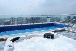 Pool auf dem Dach