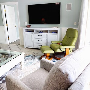 Living Room Flat Screen TV!