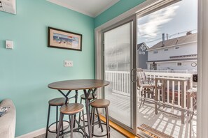 Indoor & Outdoor Dining Areas | Dishware & Flatware Provided
