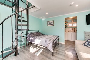 Studio | Lower Level | Full Bed