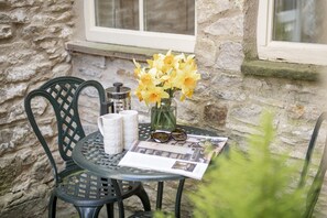 Jenny Wren Cottage, Middleham: A peaceful spot to relax with a good book