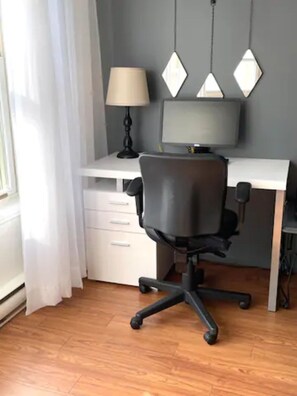 Work desk with screen for teleworkers