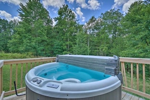 Immerse yourself in nature while soaking in our private 6-person hot tub, a perfect place for relaxation and connection.