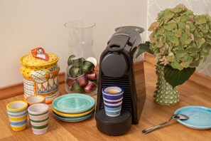 Kaffee und/oder Kaffeemaschine