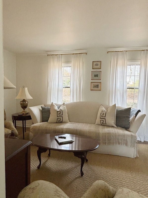 Upstairs Living Area