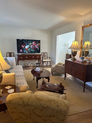 Upstairs Living Area