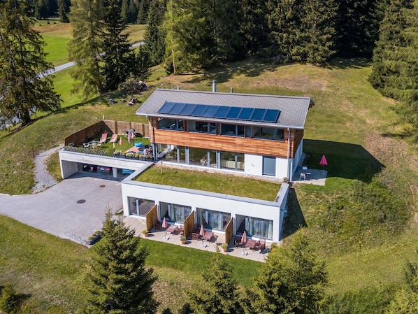 Plant, Property, Building, Slope, Tree, Land Lot, House, Grass, Landscape, Window