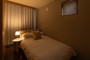 Bedroom 2: Semi-double Bed x1