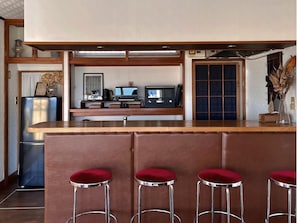 Living room (bar counter type)