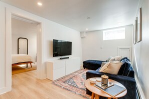 Living Room | Board Games | Smart TV