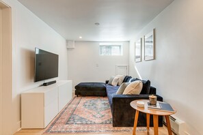 Living Room | Single-Story Unit | Central Heating | Free WiFi