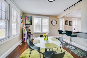 Dining Area | Dishware/Flatware Provided