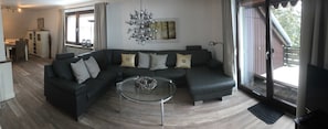Panoramaansicht Wohn-und Essbereich