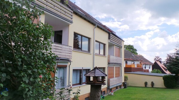 Außenansicht mit Garten