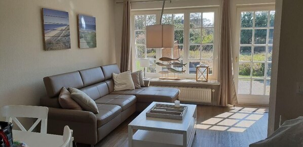 Wunderschöner, lichtdurchfluteter Wohnraum in der Wohnung Caterina,Hochkamp 11B, in Wennigstedt, mit Zugang zur Terrasse...