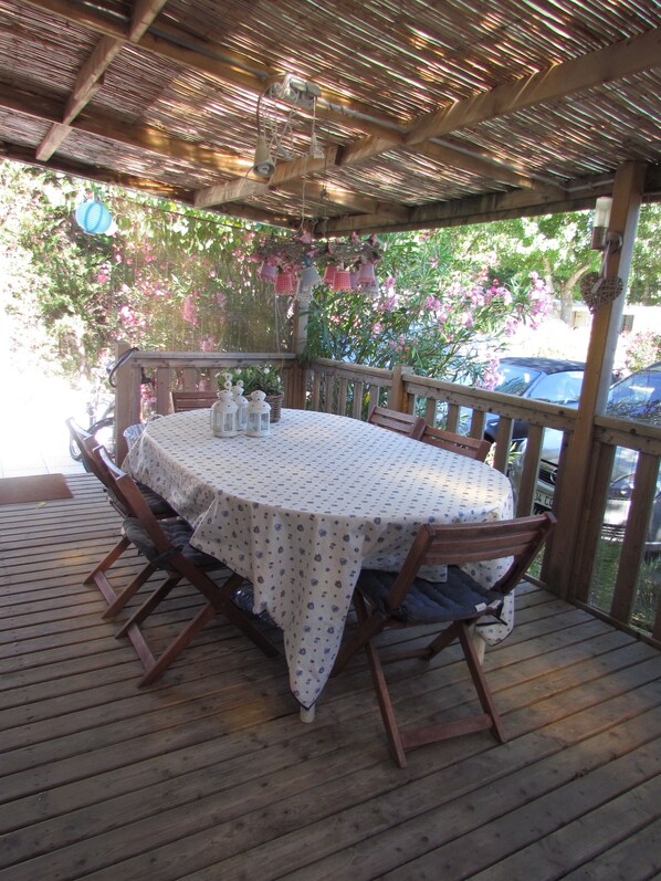 Outdoor dining