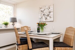 Essbereich der Wohnung 2 des Haus Marell im Heidekamp 20 a-d, in Wenningstedt...