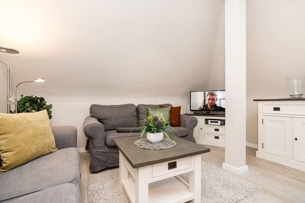 Gemütlicher Wohnraum in der Wohnung 2 des Haus Marell im Heidekamp 20 a-d, in Wenningstedt...