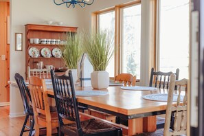 Enjoy every meal with a view—dining area looks out onto beautiful outdoor scenery.