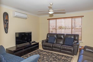 lounge room