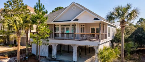 24 - EXTERIOR