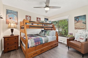 Bedroom 2 | Twin-over-Full Bunk Bed with Twin Trundle