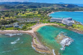 Beachfront Paradise/Ocean Views & 5 Star Reviews/ Shared pool. Steps to the Sea!