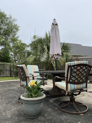 Shared outdoor dining. Seats 4