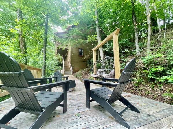 Come relax in the peaceful woods!