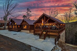 Juniper Lodge is spacious (~5500 square feet) and sleeps 20