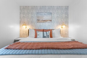 Cozy king bed