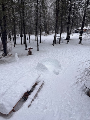 Kids begin an Igloo project
