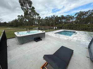 Private swimming pool and Hot Tub Jaccuzzi for 10 people over looking the vineyard and dam.