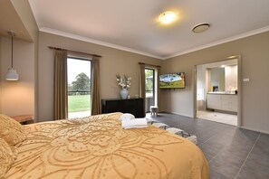 Ironstone Residence King Bedroom with its own ensuite bathroom including a full size bath