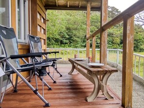 ・<Terrace> Enjoy the scenery full of nature. Would you like to sit in a camping chair and relax?