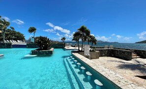 Ocean-side, multi-level pool open at all hours. Breakfast at this little bartop.