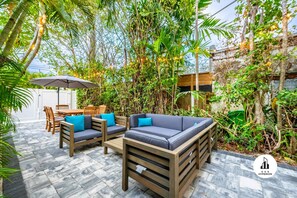 Outdoor Lounge (Common Area)