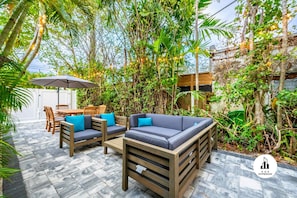 Outdoor Lounge (Common Area)