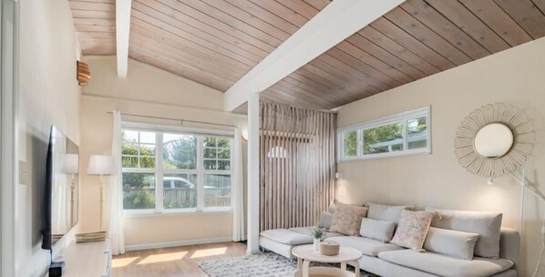 Perfect for surfers and beach lovers alike, just a short stroll from Santa Cruz's best waves and coastal charm!