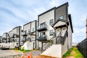 Exterior | Driveway (1 Vehicle) | Free Street Parking