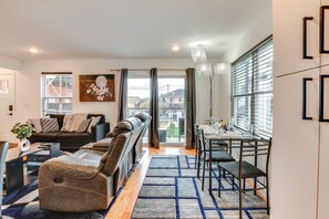 Dining Area | Dishware/Flatware Provided